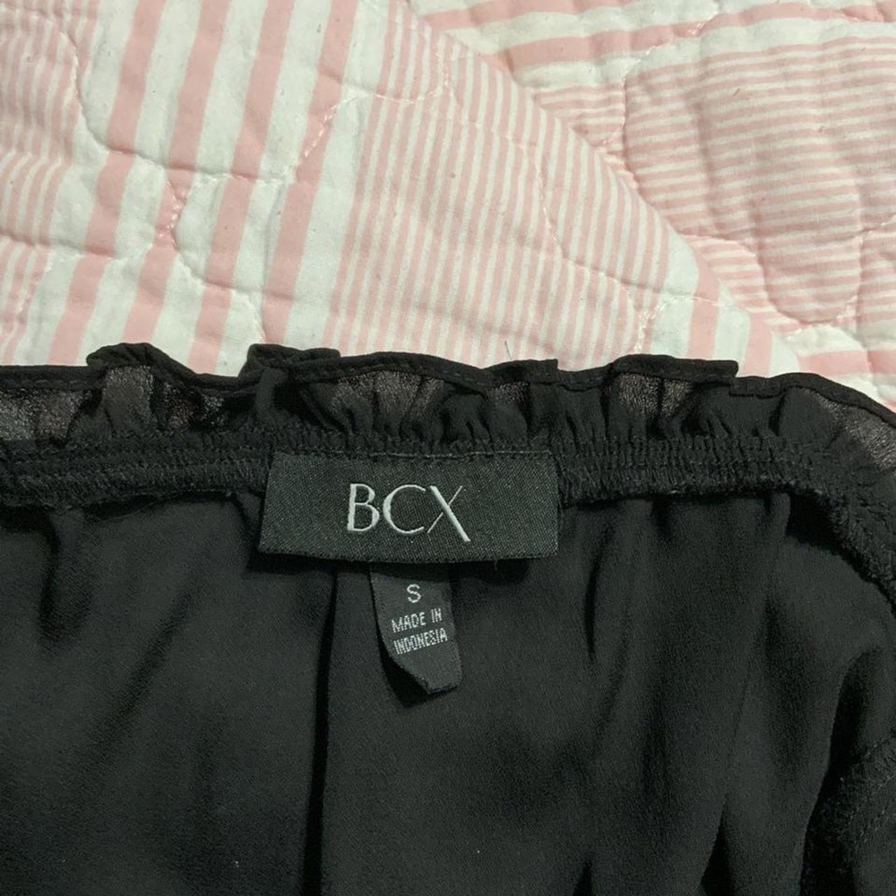 Black Y2K Ruffle Crop Top - Picture 3 of 4